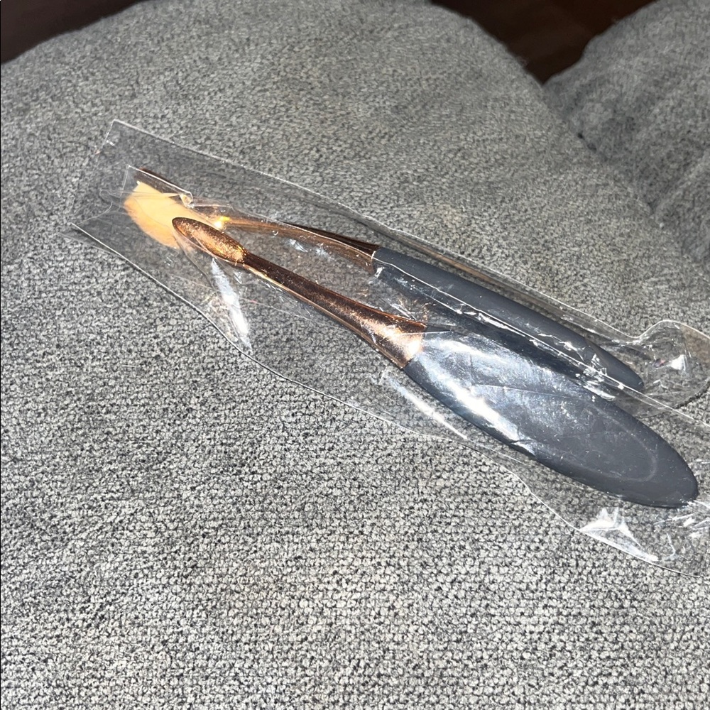Rose Gold and Black Makeup Brushes